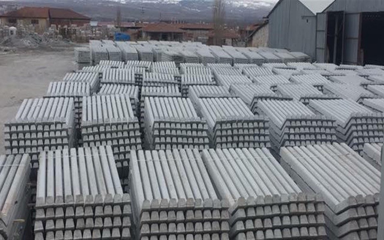 Mavi Ege Çit beton direkli çit kurulumu