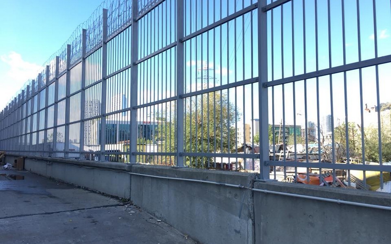 Mavi Ege Çit demir korkuluk montajı